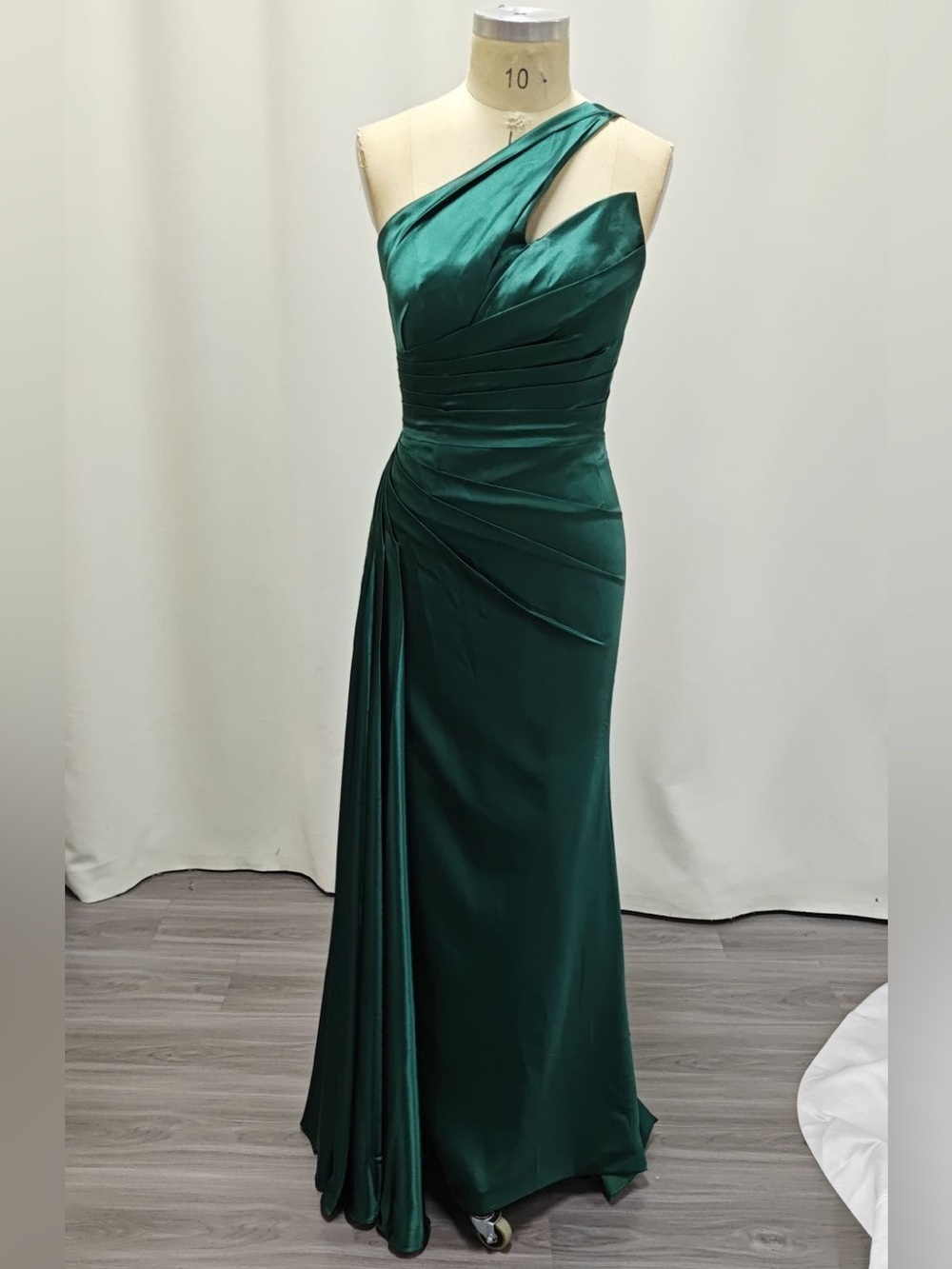 One-Shoulder Emerald Green Satin Evening Gown